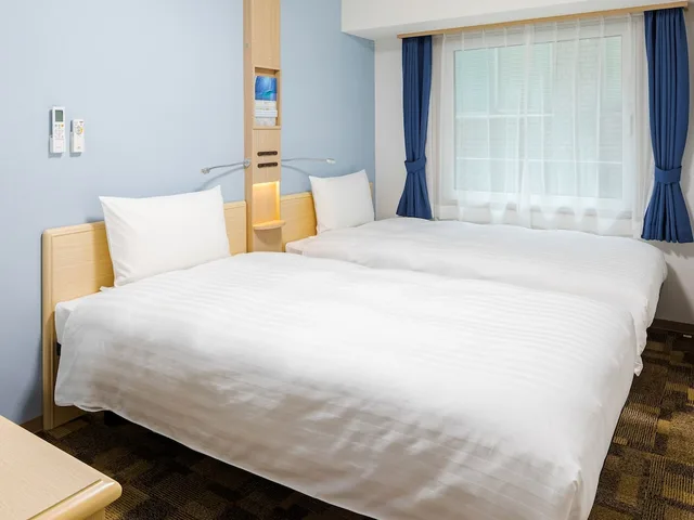 غرفة قياسية بسريرين منفصلين، Toyoko Inn Osaka Namba 1/2