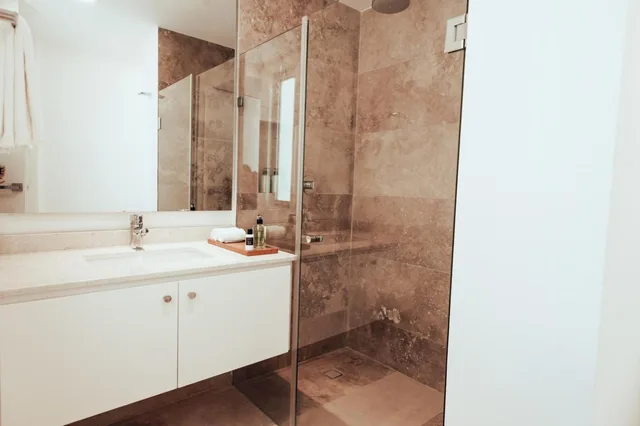 غرفة عائلية بسرير كينج وسريرين مزدوجين بغرفتي نوم بجاكوزي، Antera Hotel and Residences 8/9