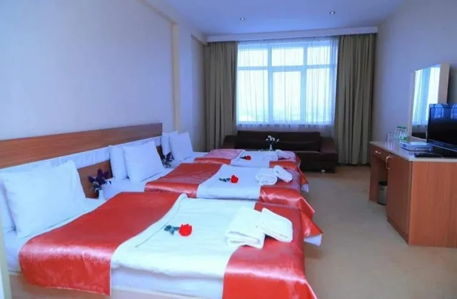 غرفة ثلاثية، Gabala City 3/3