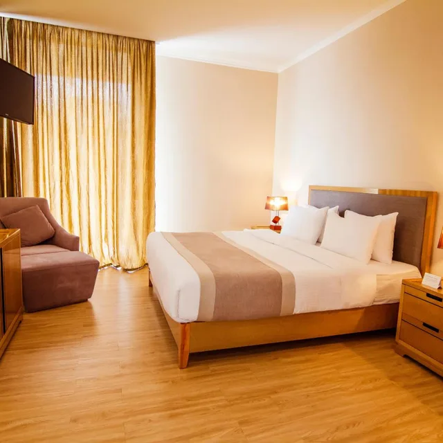 جناح بشرفة، Lisi Hills Hotel 9/10