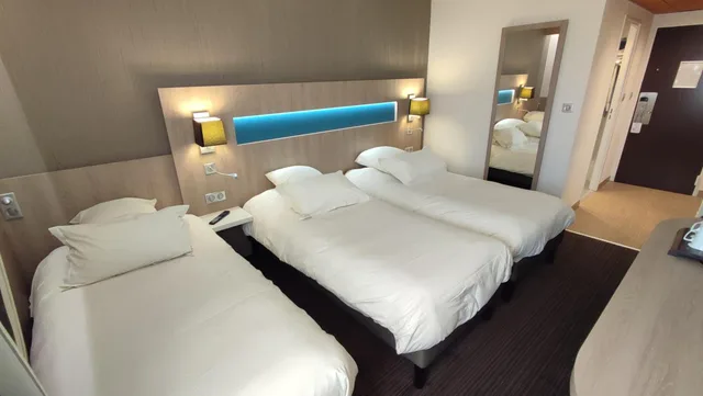 غرفة قياسية ثلاثية بثلاثة أسرّة، Best Western Marseille Aeroport 6/10