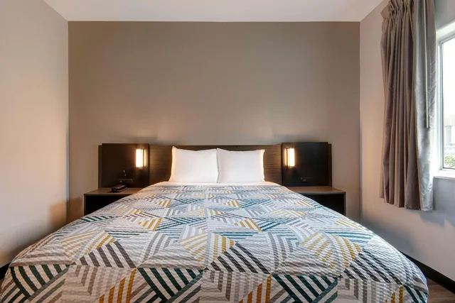 غرفة بسرير كوين لغير المدخنين، Motel6 Pharr, TX 5/8