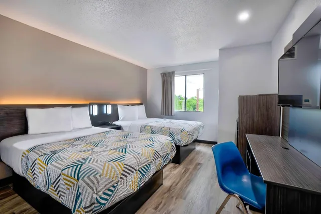 Room, 2 Double Beds, Motel6 Benbrook, TX - Fort Worth 1/1