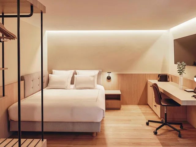 غرفة كلاسيكية بسرير كينج وسرير كوين، Swissotel Kursaal Bern 4/8