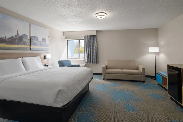 جناح بسرير كينج، Days Inn by Wyndham Davenport 2/7