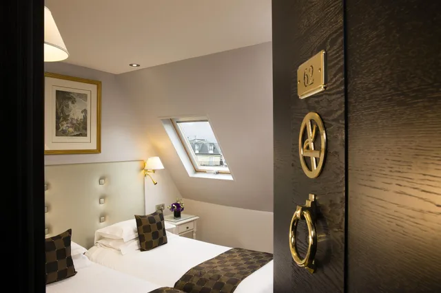 غرفة تنفيذية ثلاثية بسرير كينج وسريرين منفصلين، Hotel Plaza Elysees 2/2