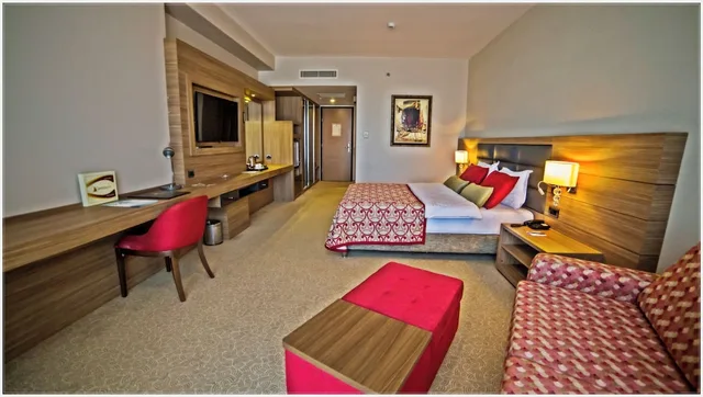 غرفة ديلوكس بسرير كينج وسرير فردي مع أريكة، GRAND ASYA HOTEL 3/10