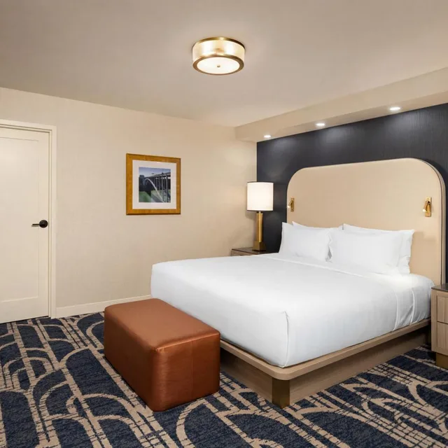 2 Rooms, Suite, 2 King Beds, Canadian Falls View, 2 Bathrooms، Embassy Suites By Hilton Niagara Falls Fallsview 2/3