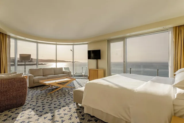 Deluxe, Suite, King Bed, Ocean Front، Sheraton Miramar Hotel and Convention center 2/4