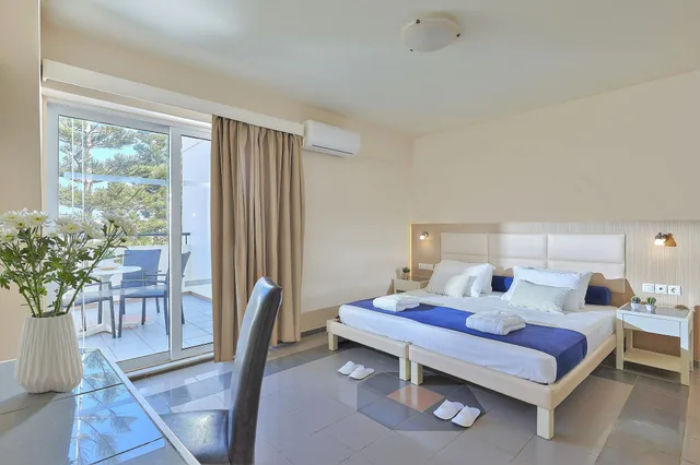 غرفة عائلية بسرير مزدوج مع أريكة، ST. CONSTANTIN SEA HOTEL AND SPA RESORT 10/10
