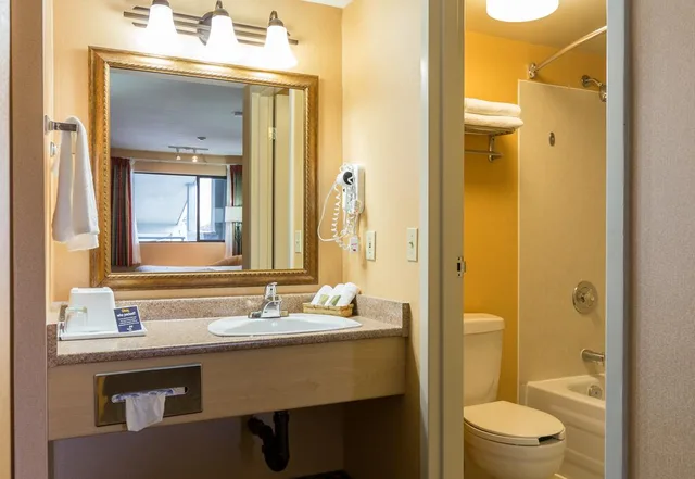غرفة قياسية بسرير مزدوج، Accent Inn Kelowna 7/7
