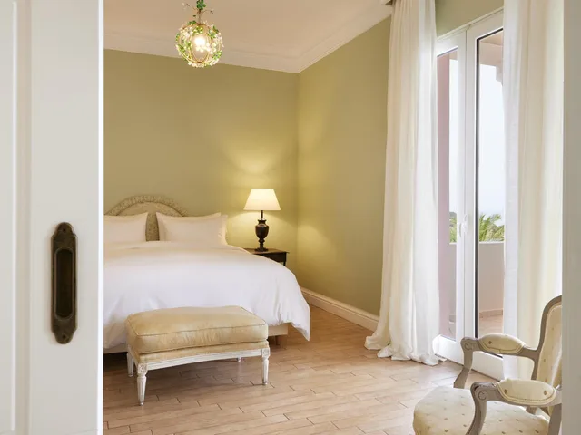 جناح بسرير كينج بإطلالة على البحر، Mandola Rosa, A Resort to Live 2/3