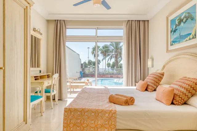 جناح بإطلالة على الشاطئ بغرفتي نوم بمسبح خاص، Holiday Club Playa Amadores 1/3