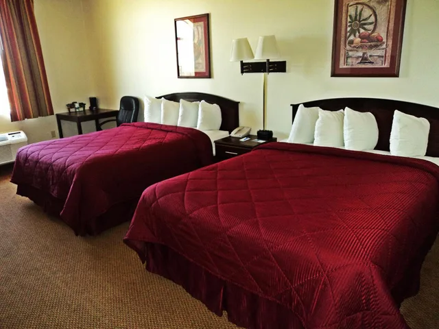 جناح بسريرين كوين بحوض استحمام لذوي الإعاقة، Travelodge by Wyndham Carlsbad NM 1/2