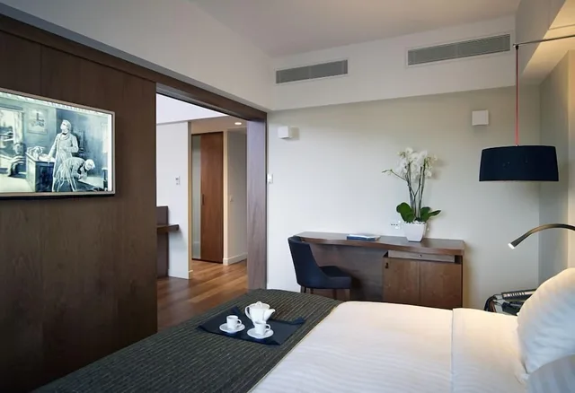 Executive, Suite, Double Bed, Sofa, Samaria Hotel 1/6