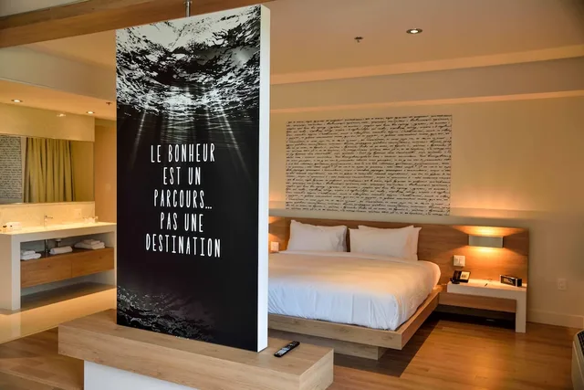 Junior Suite, King Bed, Hotel du Domaine, an Ascend Collection Hotel 3/5