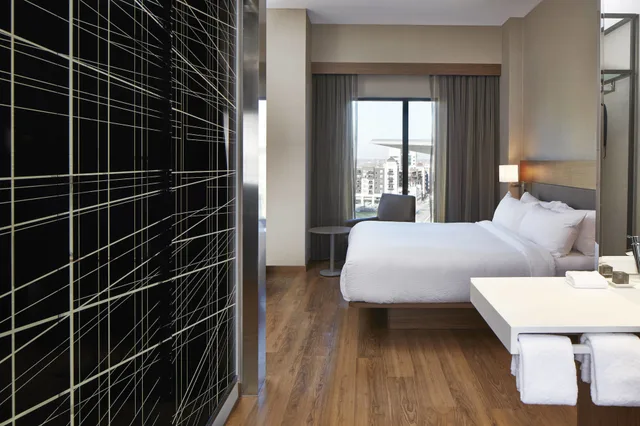 غرفة بسرير كينج مع أريكة، Ac Hotel By Marriott Minneapolis Downtown 3/5