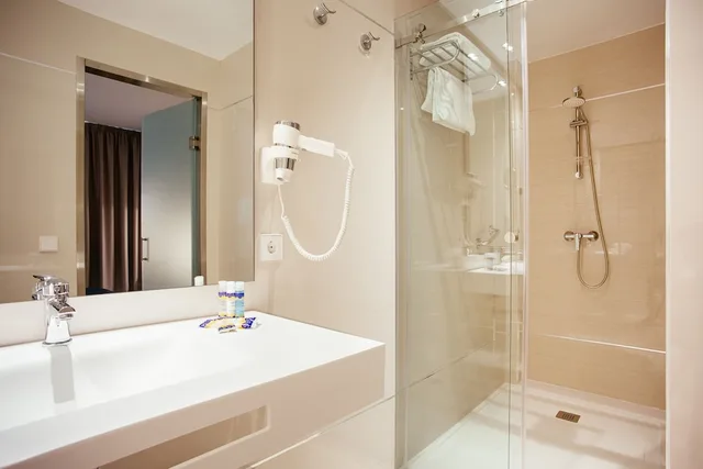 Plus, Twin Beds، Globales Acis And Galatea Hotel 4/4