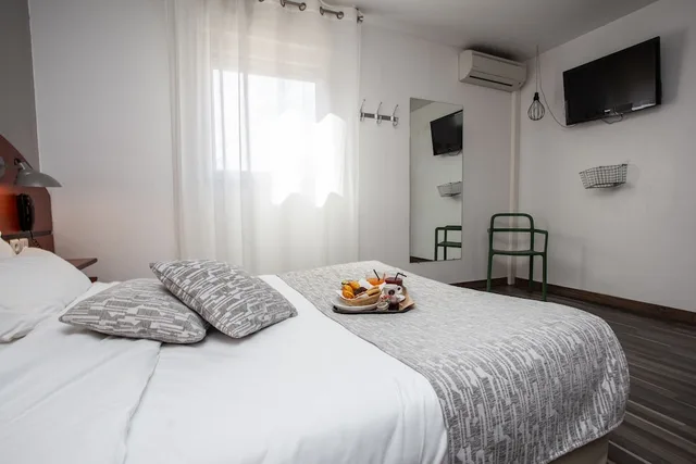 Room, Twin Beds, Sporting House Hotel 1/7