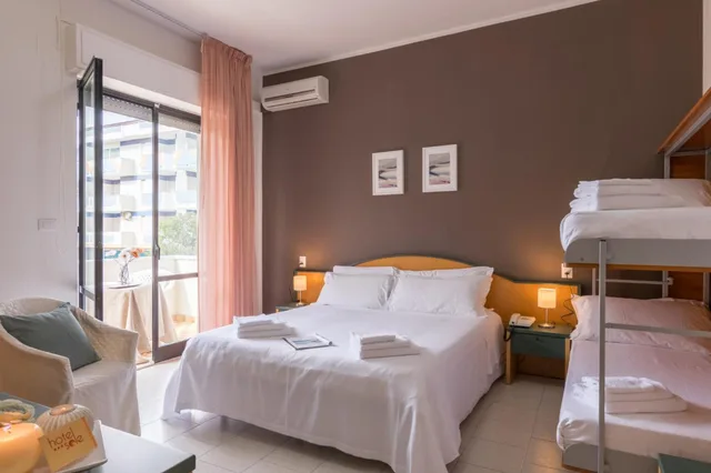 غرفة رباعية بشرفة، HOTEL SOLE 6/10