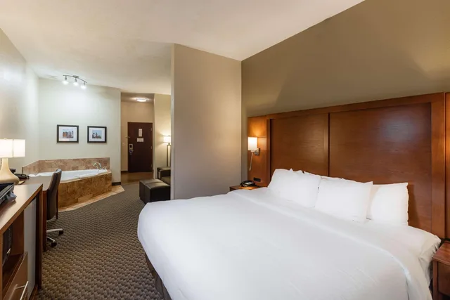 جناح، Comfort Suites Troy-I75 3/9
