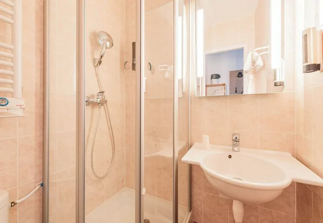غرفة بسريرين منفصلين، B&B HOTEL Strasbourg Nord Mundolsheim 2/2