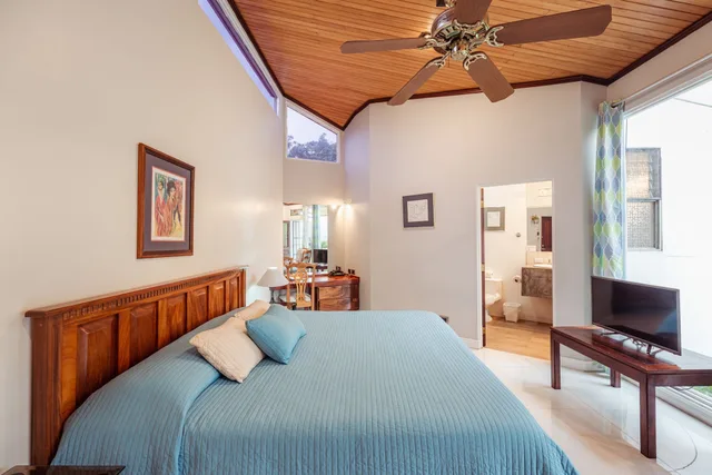 Deluxe, King Bed, City View, Posada El Quijote 4/9