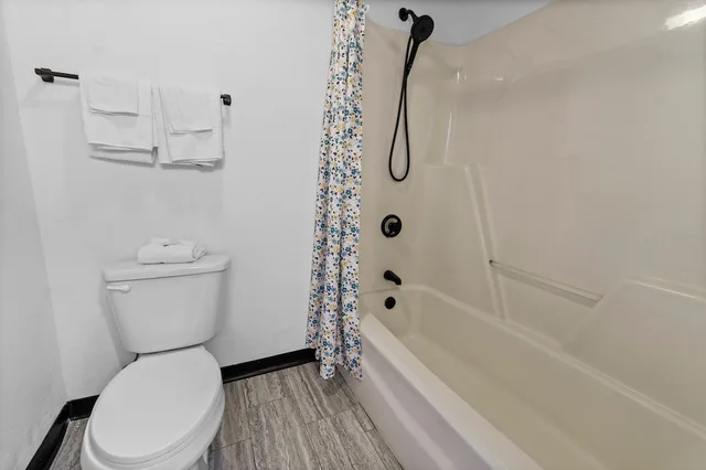 غرفة قياسية بسريرين كوين، Key West Inn Baxley 4/6