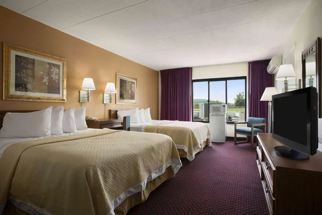 غرفة بسريرين كوين، Ramada by Wyndham Pittsburgh/New Stanton 1/1