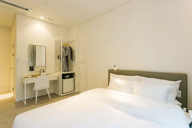 غرفة قياسية بسرير مزدوج، H Avenue Hotel Shinchon & Idae 1/6