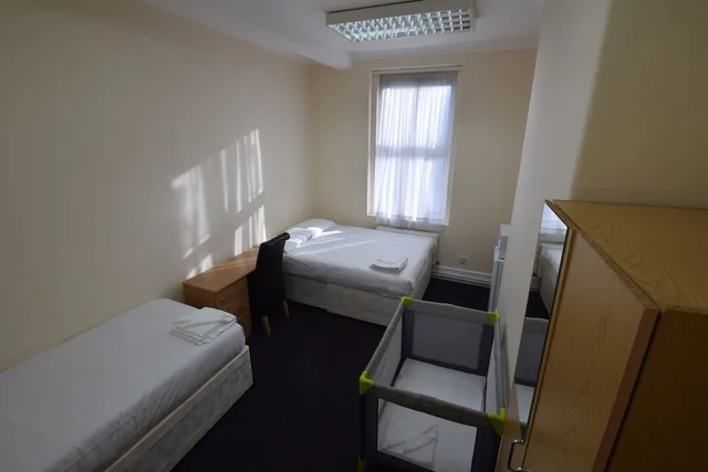 غرفة ثلاثية بسرير مزدوج وسرير فردي، York Hotel 2/4