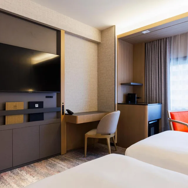 Superior, Twin Beds, Hotel Metropolitan Edmont 2/5