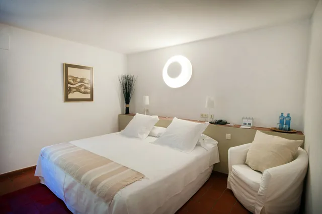 Superior, Queen Bed, Mas Falgarona 2/4