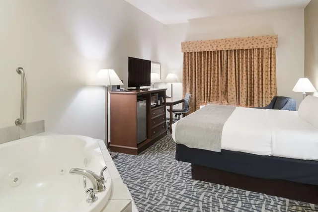 غرفة قياسية بسرير كينج بحوض جاكوزي، Best Western Comanche Inn 4/4