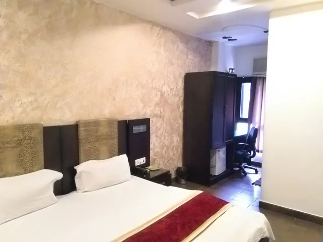 غرفة ديلوكس بسرير كينج، Arihant Inn 4/6