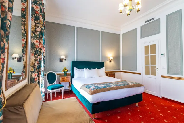 Superior, Double Bed, Arc De Triomphe View, Balcony، Hotel Belfast 10/10