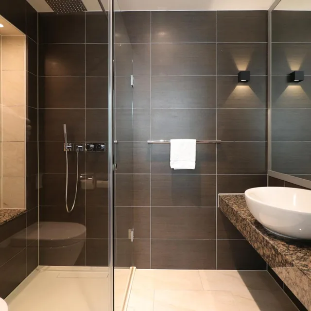 غرفة رباعية، Hotel Levell 5/7