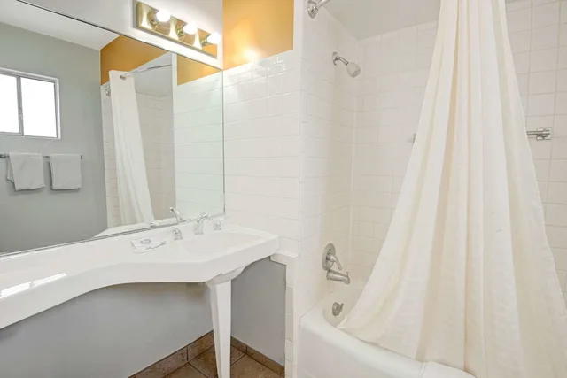 غرفة قياسية بسريرين مزدوجين للمدخنين، Rodeway Inn Albuquerque Downtown on Rt 66 3/3