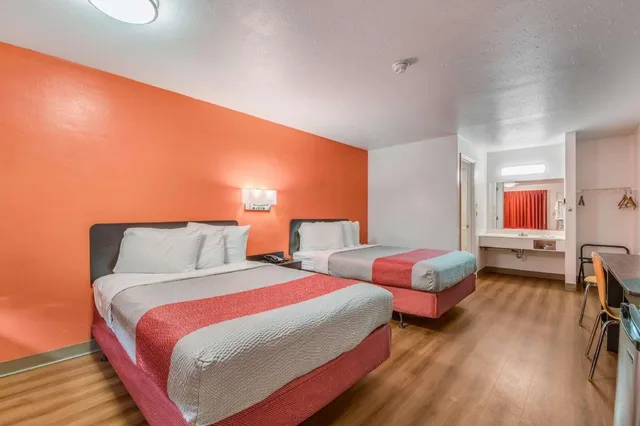 2 Full Beds - Non-Smoking, Micfridge، Motel6 Attalla AL 6/10