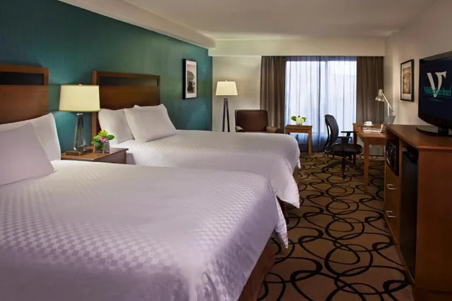 غرفة ديلوكس بسريرين كوين، Valhalla Hotel & Conference Centre 2/2