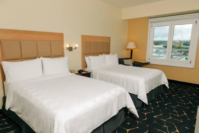 غرفة قياسية بسريرين مزدوجين بإطلالة، Holiday Inn San Salvador An Ihg Hotel 1/5
