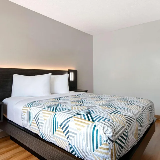 غرفة بسرير كينج، Motel6 San Antonio, TX - South 6/10