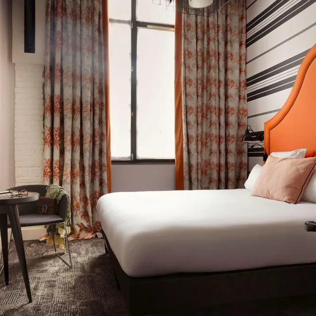 غرفة سوبيريور بسرير كينج، Hotel Fabric 1/5