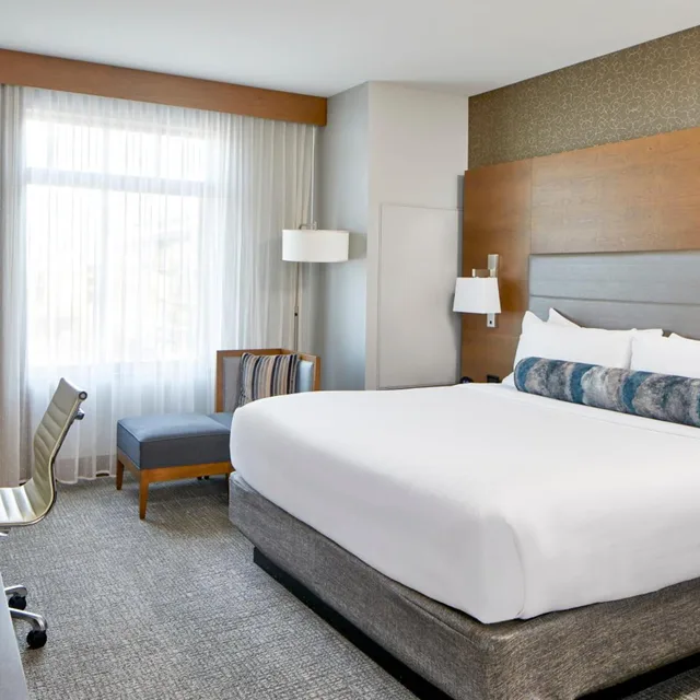 غرفة بسرير كينج لذوي الإعاقة، The Hotel Landing 1/5