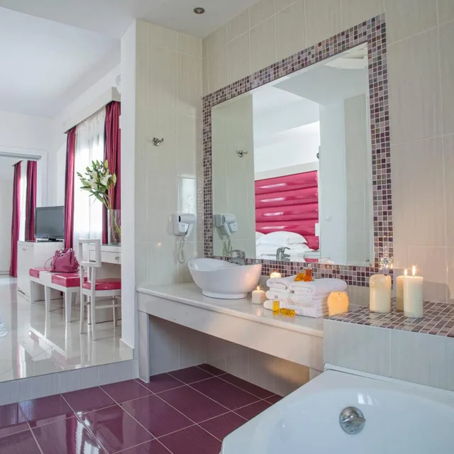 Honeymoon, Suite, Sea View, Outdoor Jetted Tub, Grand Beach 7/9