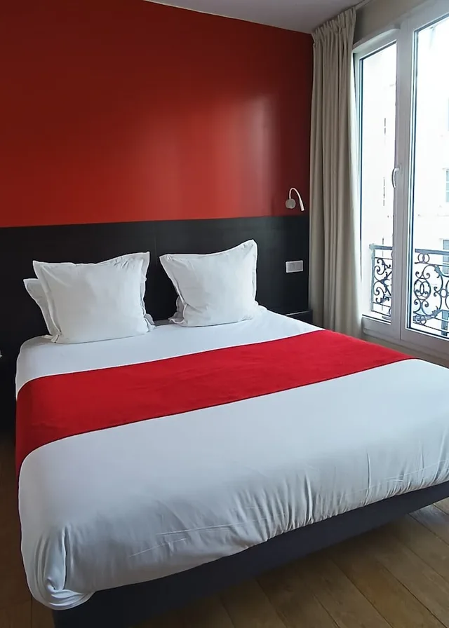 Superior, Double Bed, Hotel Bastille 1/2