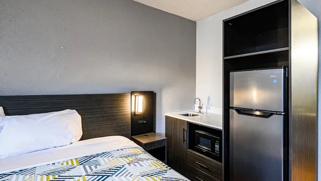 1 Queen Bed - Deluxe, Micfridge، Motel6 Wethersfield, CT - Hartford 6/10