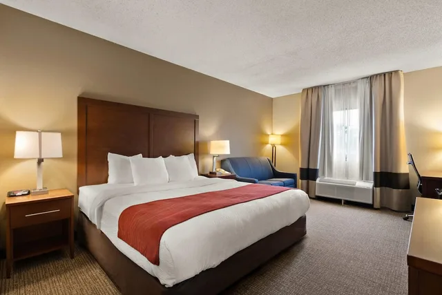 غرفة قياسية بسرير كينج، Comfort Inn Bordentown Near NJ Turnpike 3/8