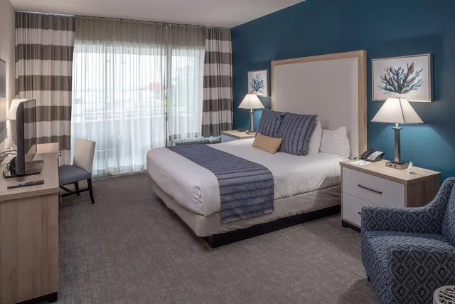 Room, 2 Queen Beds, Bay View، Bay Club Hotel & Marina 2/3