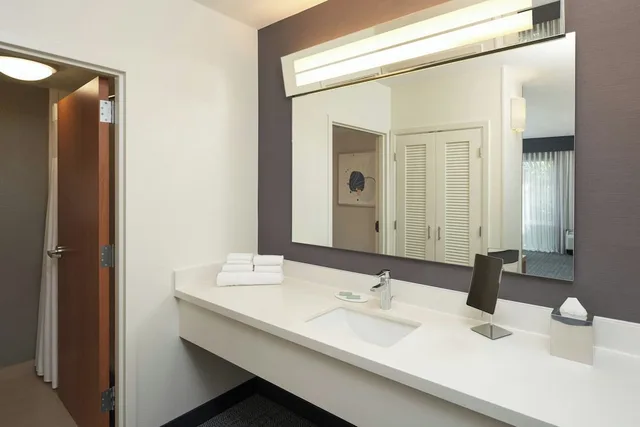 جناح بسرير كينج مع أريكة، Courtyard Fort Lauderdale Weston 4/5